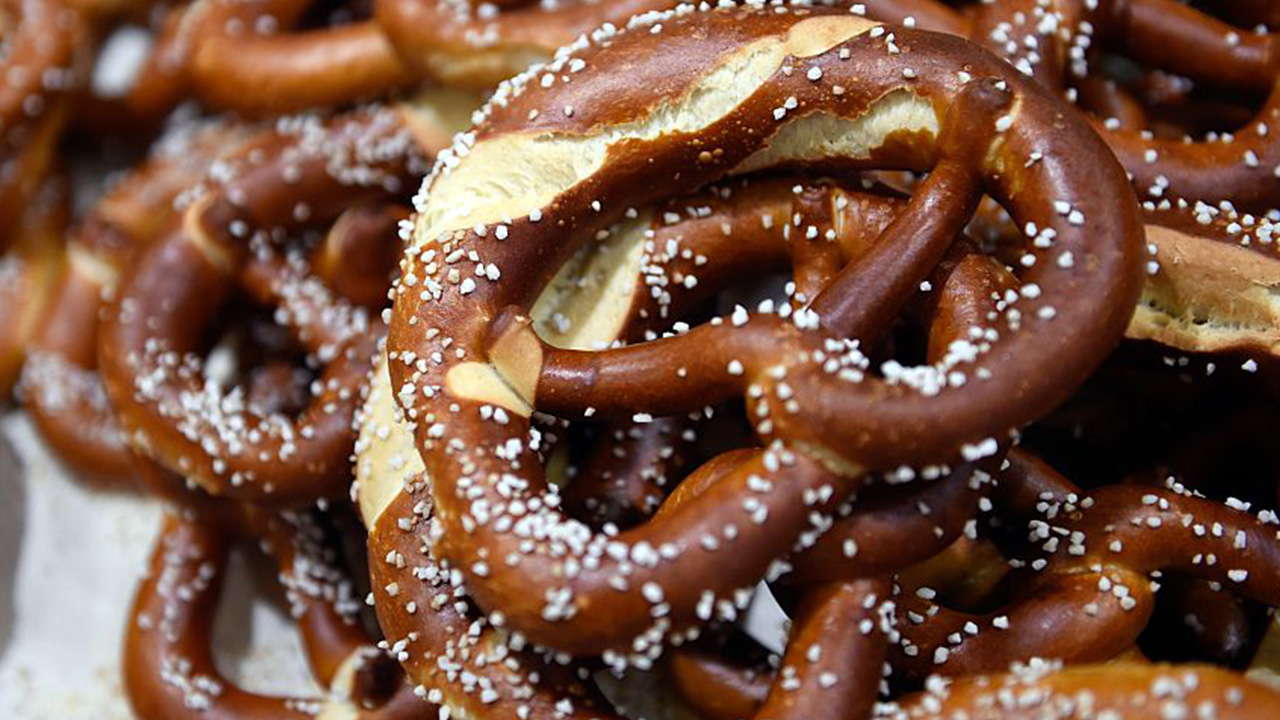 Students served pretzels covered in oven cleaner, lawsuit claims — Acworth Schools news